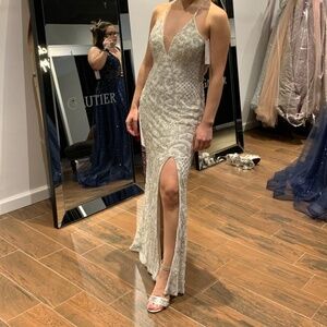 Primavera white embroidered dress